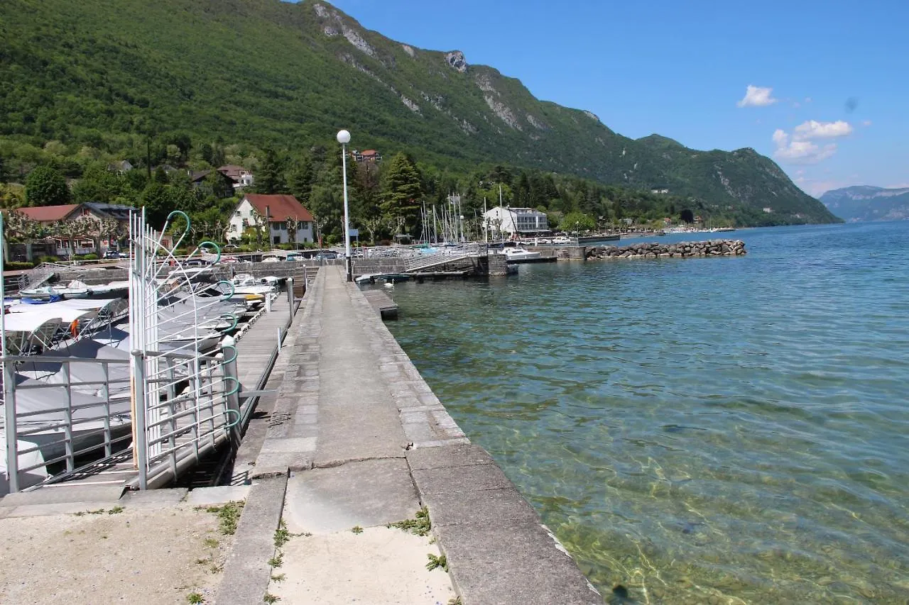 Pieds Dans L'Eau Au Lac Du Bourget Le Bourget-du-Lac France